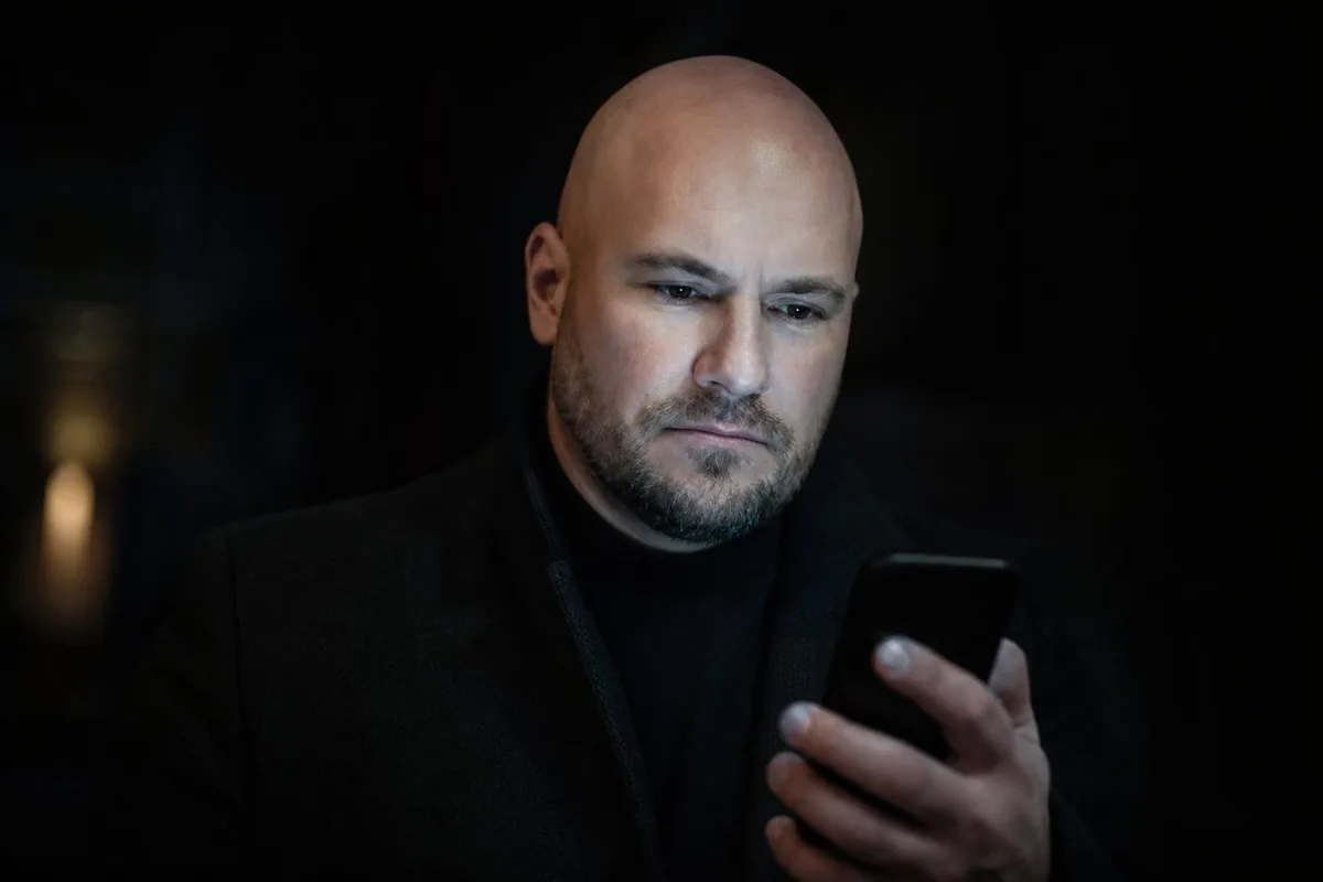 Stalking, výhrůžky a doxxing: jak postupovat bez paniky — Bodyguard Group ®
