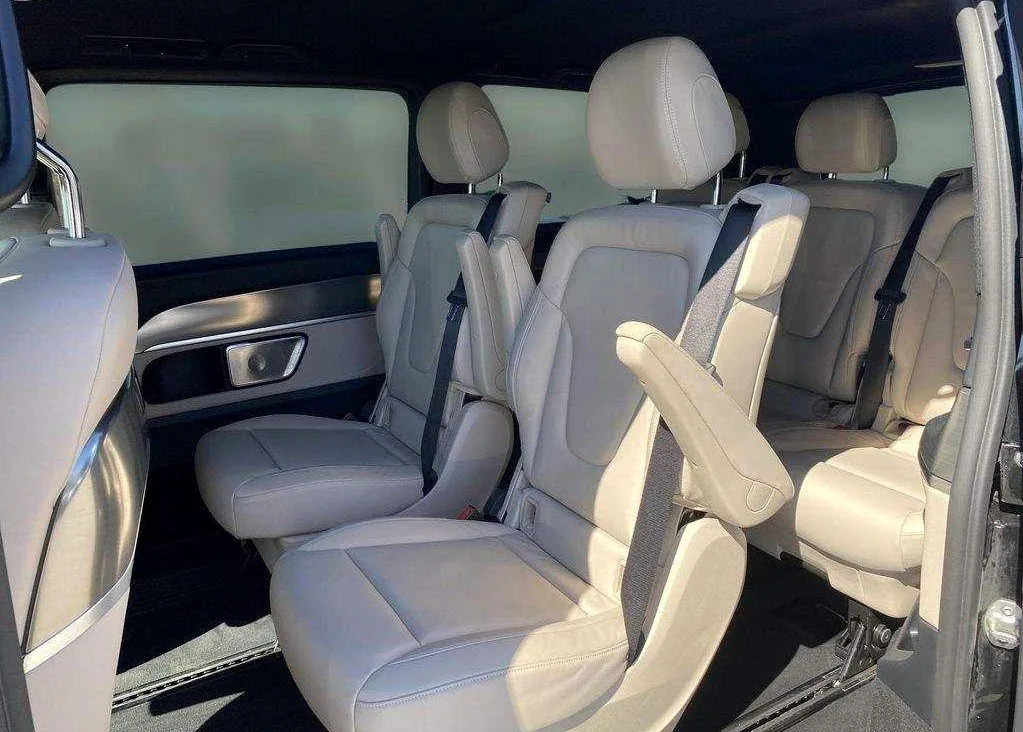 V-Class Exclusive Business V300 XL - salone privato con sedili individuali in pelle